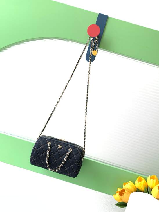 Picture of Chanel Handbags _SKUfw239863215fw